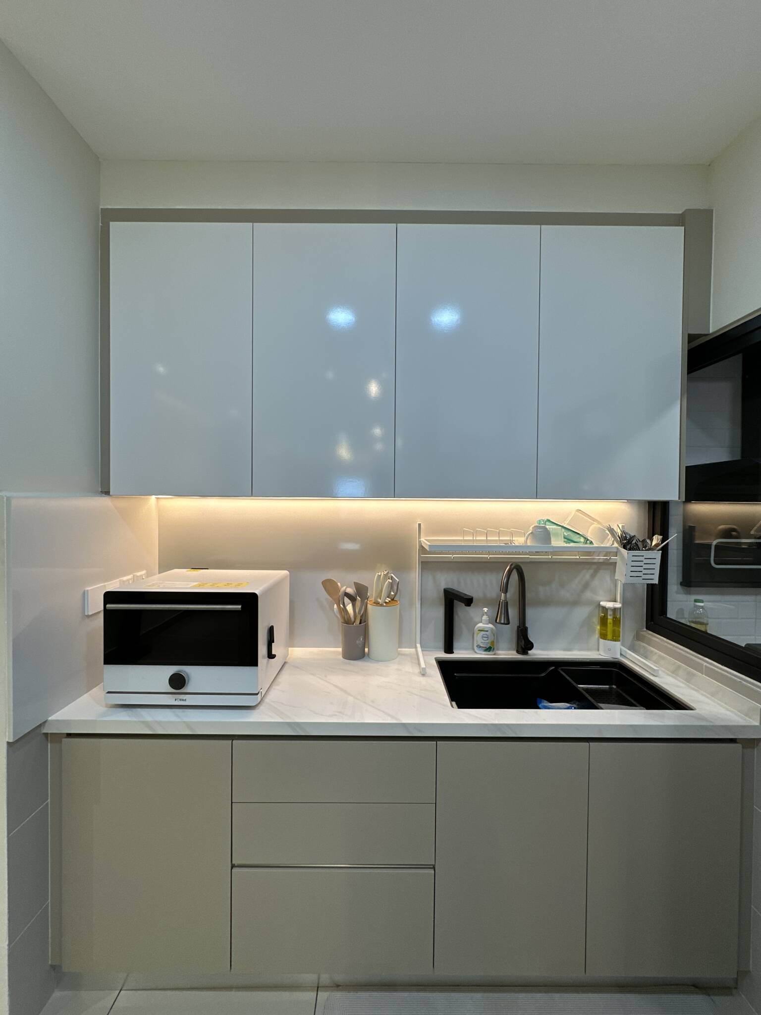 Built-in kitchen cabinet seamless design EverKitchen Malaysia